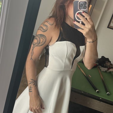 Robe dos et décolleté transparents