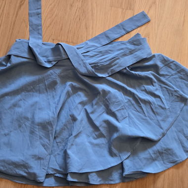 Ensemble de sport avec short bleu, taille M