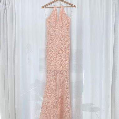 Robe en dentelle poudreuse