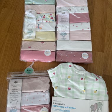 Set aus Bodys und Pyjamas von Primark