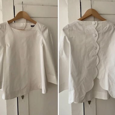 Weisse Bluse mit langen Ärmeln