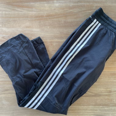 adidas Baggy Y2K Shorts schwarze Trainingshose