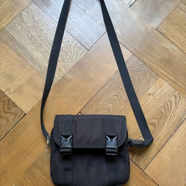 PIER ONE Umhaengetasche schwarz