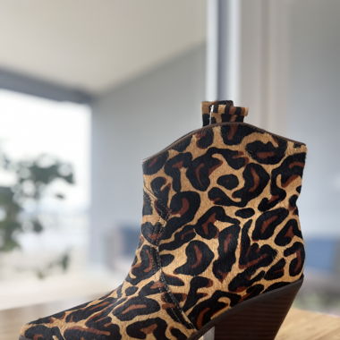 Cowboy ankle boots made in leather 