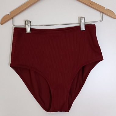 Slip del costume a vita alta