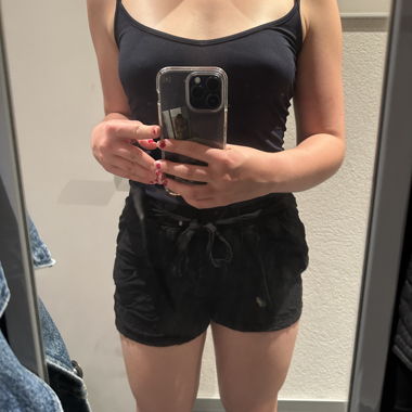 Schwarze Stoff Shorts mit Bindeband