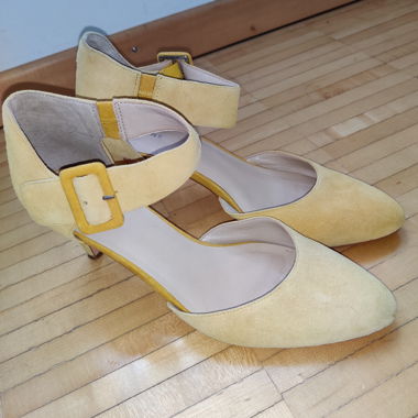 Pier One gelbe Pumps 