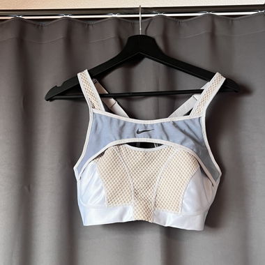 Top Nike con reggiseno sportivo
