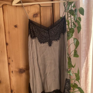 Haut en dentelle brun-gris-noir