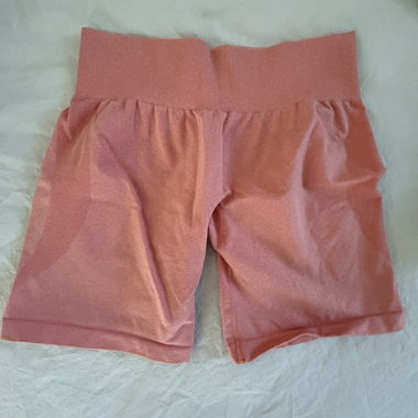 Rosa Sport-Shorts