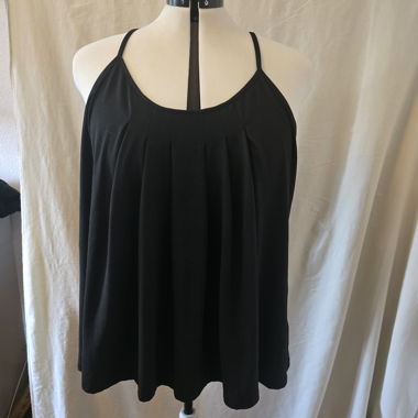 Top nero con spalline sottili