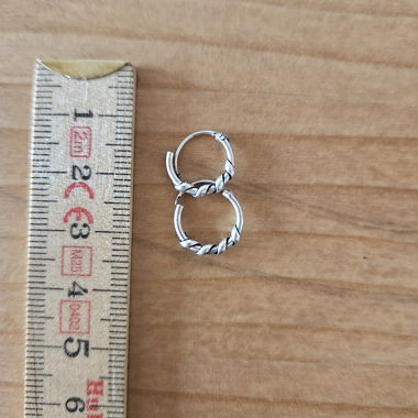 Petites boucles d'oreilles