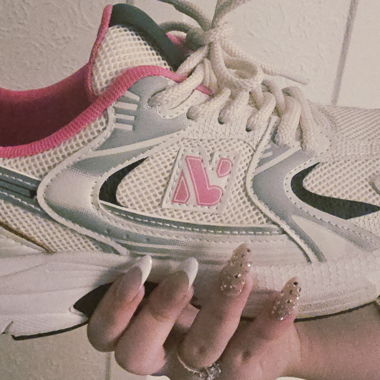 White mesh sneakers with pink details