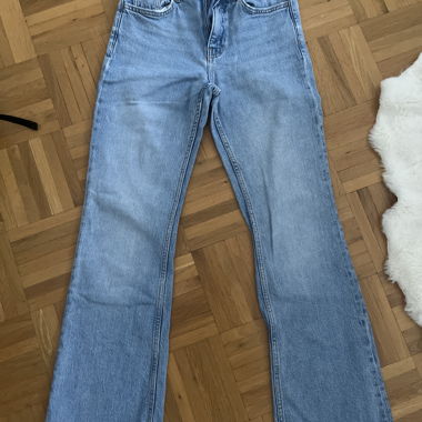 Wide-Leg Jeans