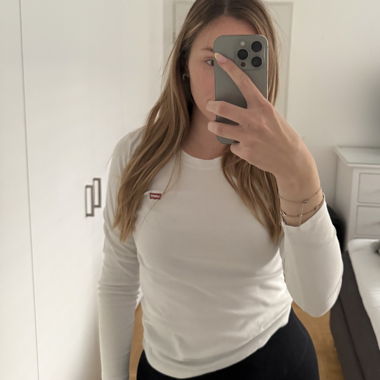 White Levi's Long-Sleeve T-Shirt