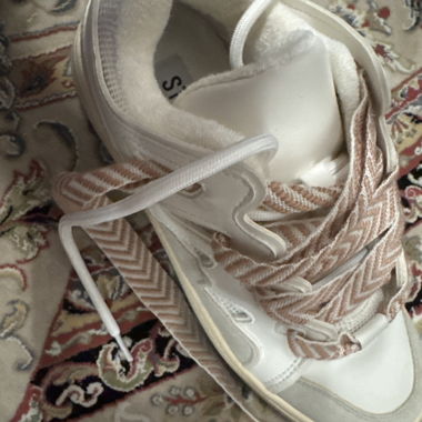 White sneakers with pink laces