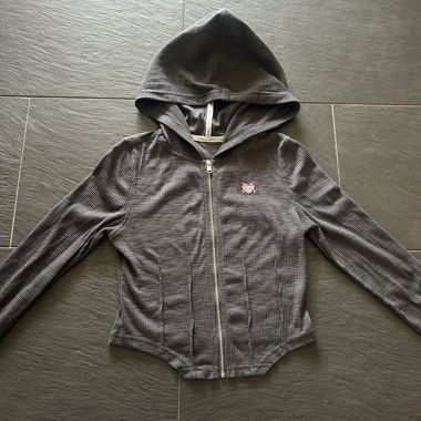 Veste noire-grise