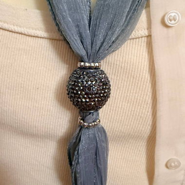 Grey-blue necklace with pendant
