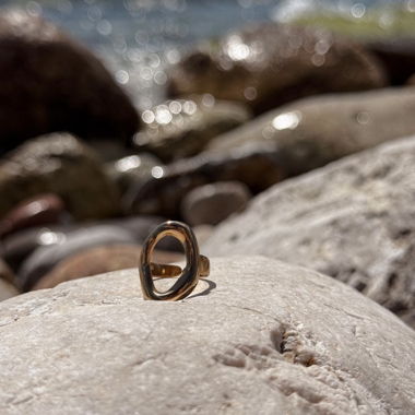Goldene ovale Ring