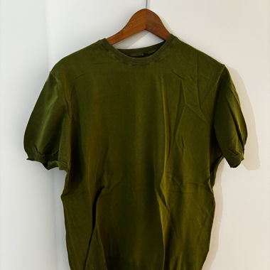 Green short-sleeve T-shirt