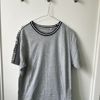 Guess Tshirt
