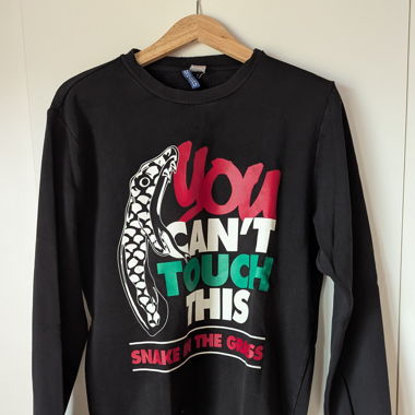 Pullover mit Aufschrift 