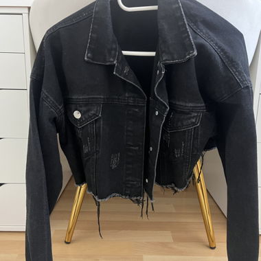 Schwarze kurze Jeansjacke