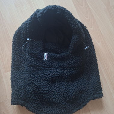 Schwarze Eivy-Hoodie-Mütze aus Fleece