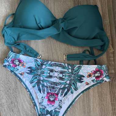 Bikini türkis geblumt