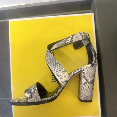 High Heel Sneak Muster