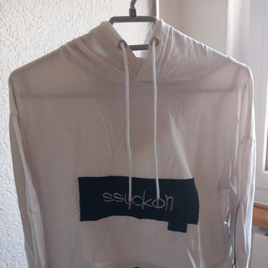 White hoodie