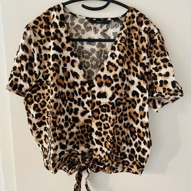 Vero Moda Leo blouse with tie hem, size L