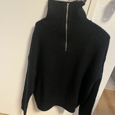 2 black new jumpers. Size M