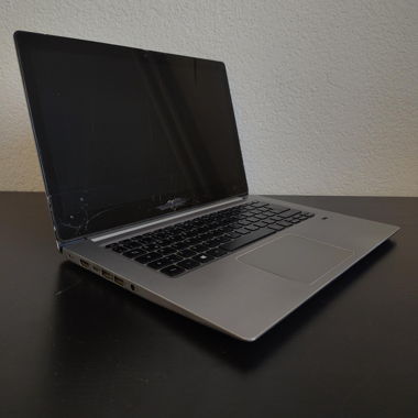 Laptop Acer Swift 3 mit GPU und gesprungenem Bildschirm