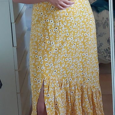 Geblümtes Sommerkleid gelb