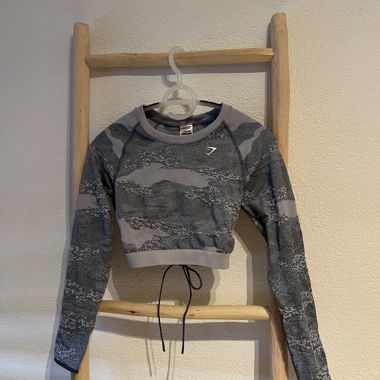 gymshark Langarm-Crop-Top - offener Rücken