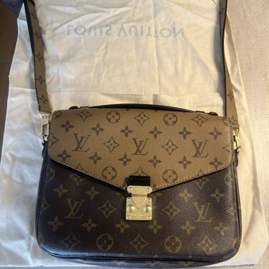 Louis Vuitton Pochette metis reverse