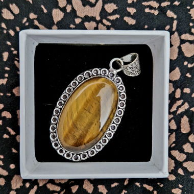 Pendentif avec œil de tigre / Tiger's eye pendant