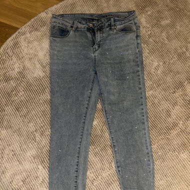 Jeans mit Glitzersteine