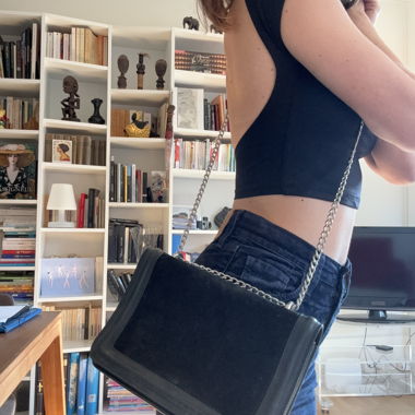 Borsa a tracolla nera con catena