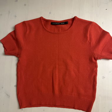 Haut élégant rouge