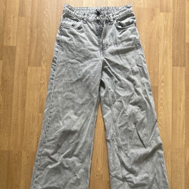 graue Jeans