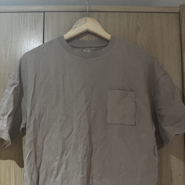 T-Shirt mit Brusttasche - Beige