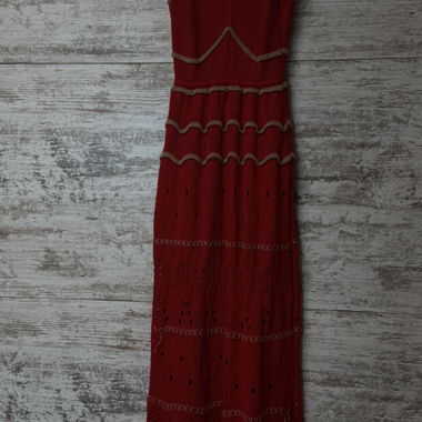 Rotes ärmelloses Strickkleid