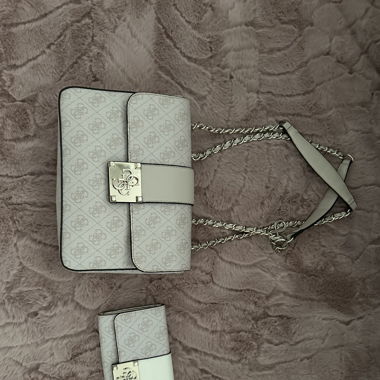 Guess Handtasche und Portmonee