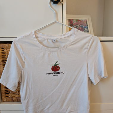 T-shirt Pomodorino di PLAKATIV