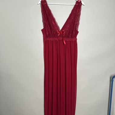 Robe nuisette en dentelle rouge