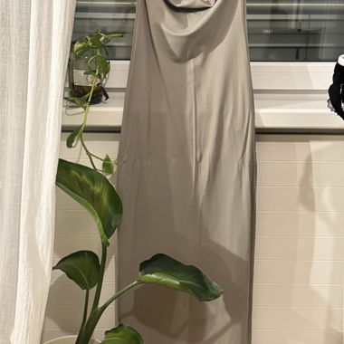 langes trägerloses Bleistiftkleid