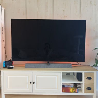 TV a schermo piatto con soundbar