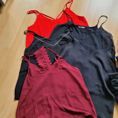 Lot d'habits top, short et jeans